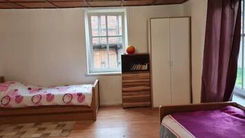 3 bedrooms, free WiFi, bed sheets