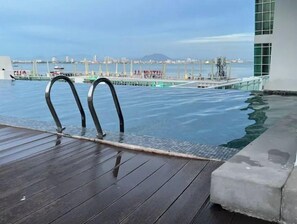 室外泳池