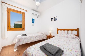4 habitaciones, tabla de planchar con plancha, cuna de viaje y wifi 