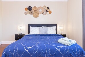 4 bedrooms, desk, iron/ironing board, WiFi - Maison du Lavande, artzy 4Br House, gateway 2 Napa (Vallejo)