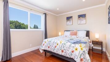 4 quartos, escrivaninha, ferros/tábuas de passar roupa, Wi-Fi