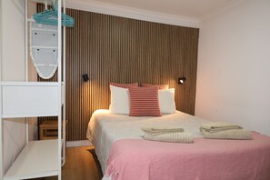 1 bedroom, iron/ironing board, WiFi, bed sheets - Casa Travessa dos Lagares, located in the city center (Lisboa)
