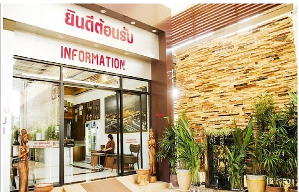 Front of property - Bander Hotel (Phu Khiao)