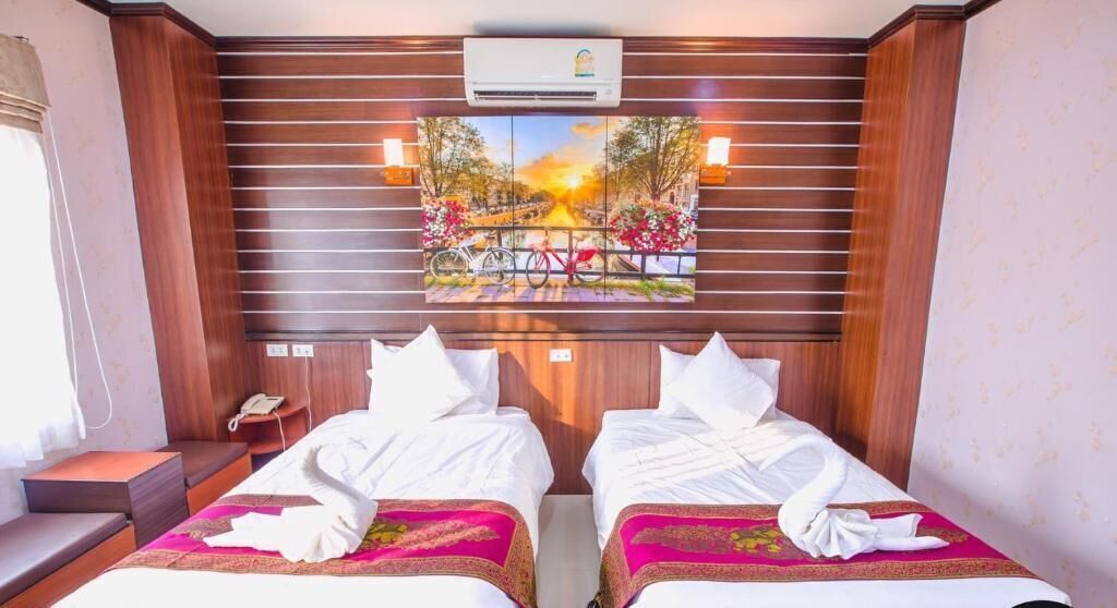 In-room safe, free WiFi, bed sheets