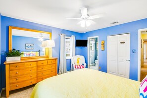 4 bedrooms, iron/ironing board, internet, bed sheets
