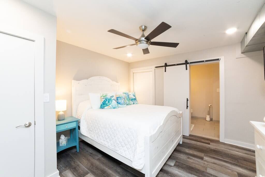 2 habitaciones, tabla de planchar con plancha, wifi y ropa de cama 
