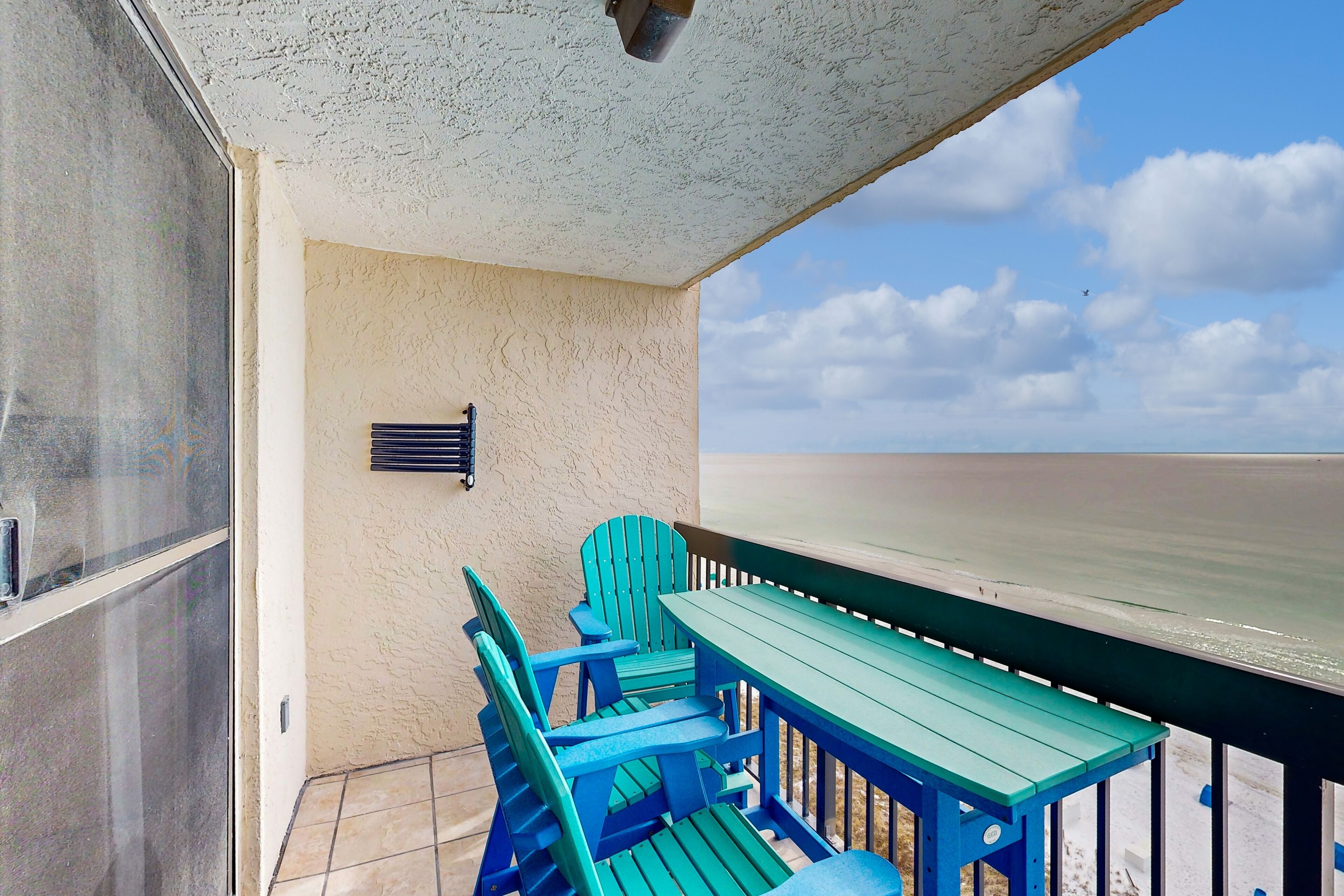 Eleventh-floor ocean view condo with pool, hot tub, central AC, gym, & game room