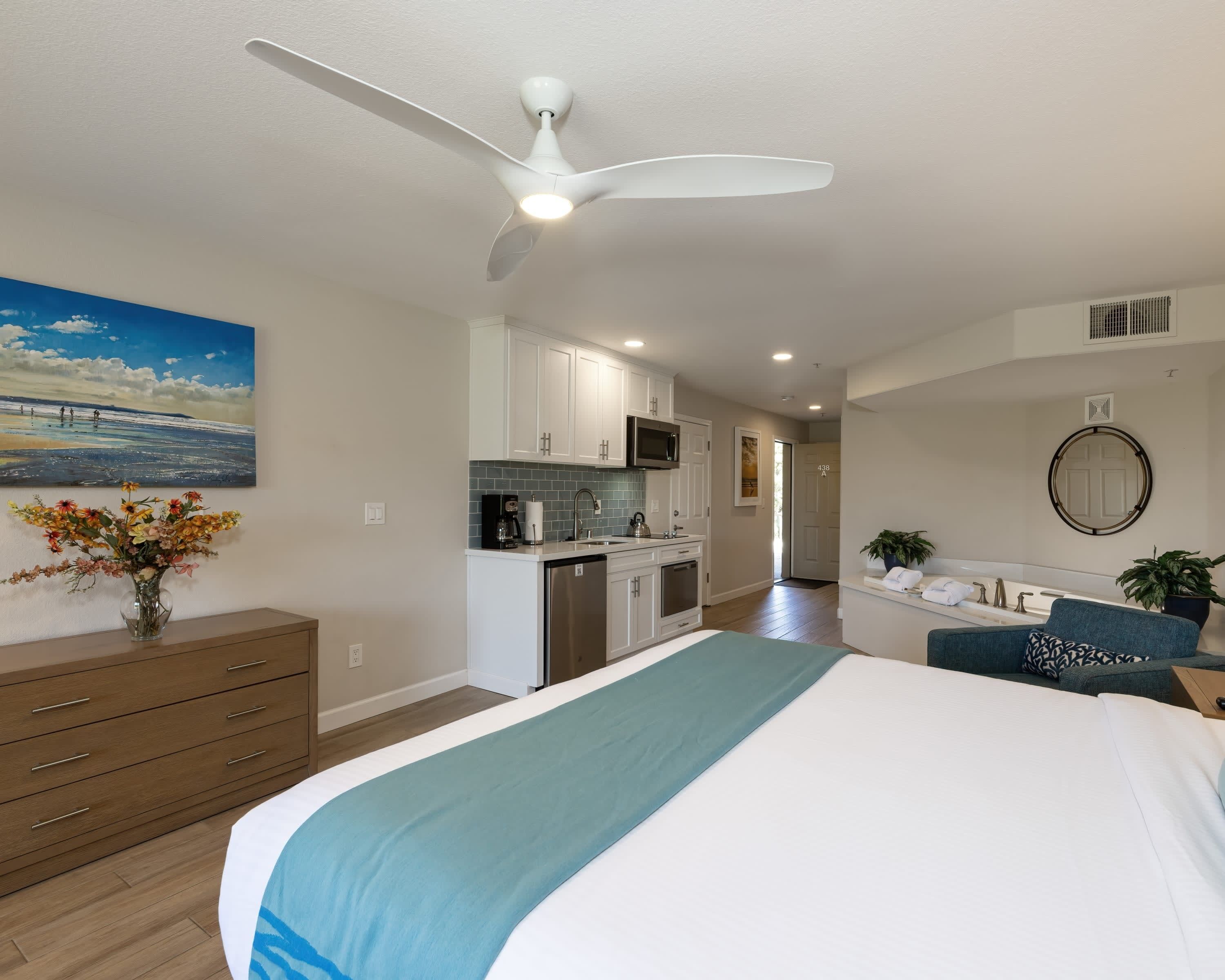 Iron/ironing board, WiFi, bed sheets