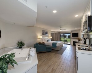 Iron/ironing board, WiFi, bed sheets - Deluxe Spa Suite-Ocean View-Allergy Friendly! (Aptos)