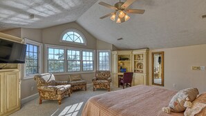 Room - Inlet View House: 4 Bedrooms, 3 Bathrooms, Inlet Front Dock, Deep Water Marsh (Murrells Inlet)