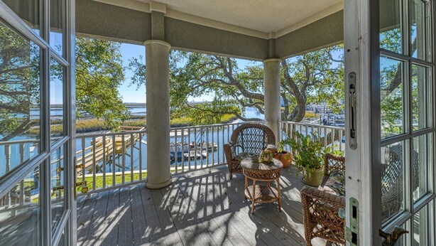 Terrace/patio - Inlet View House: 4 Bedrooms, 3 Bathrooms, Inlet Front Dock, Deep Water Marsh (Murrells Inlet)