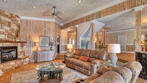 Living area - Inlet View House: 4 Bedrooms, 3 Bathrooms, Inlet Front Dock, Deep Water Marsh (Murrells Inlet)