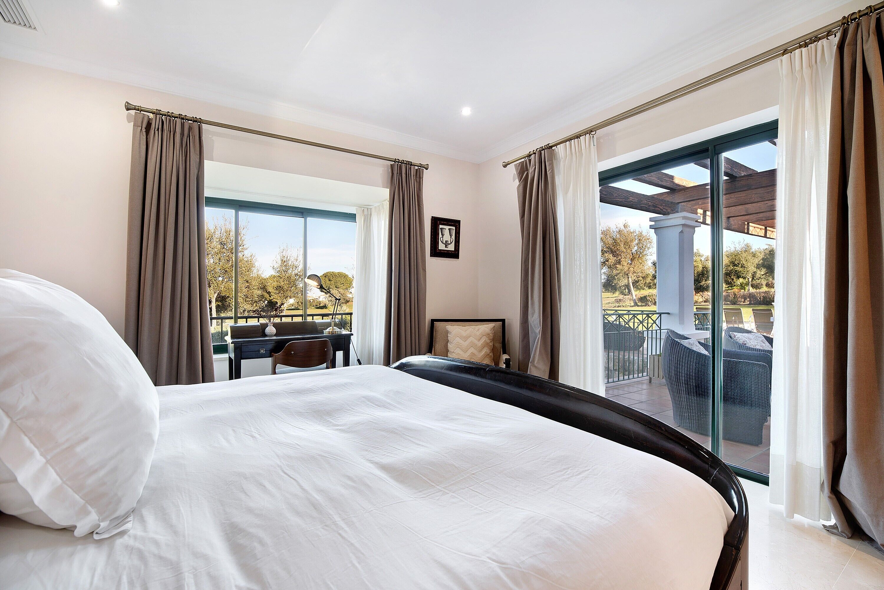 5 bedrooms, iron/ironing board, free WiFi, bed sheets