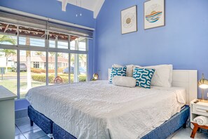 2 bedrooms, iron/ironing board, internet, bed sheets - Tropical, dog-friendly getaway with beach access, outdoor pool, hot tub & AC (Jaco)