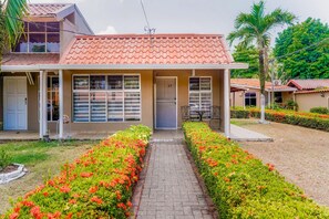 Exterior - Tropical, dog-friendly getaway with beach access, outdoor pool, hot tub & AC (Jaco)