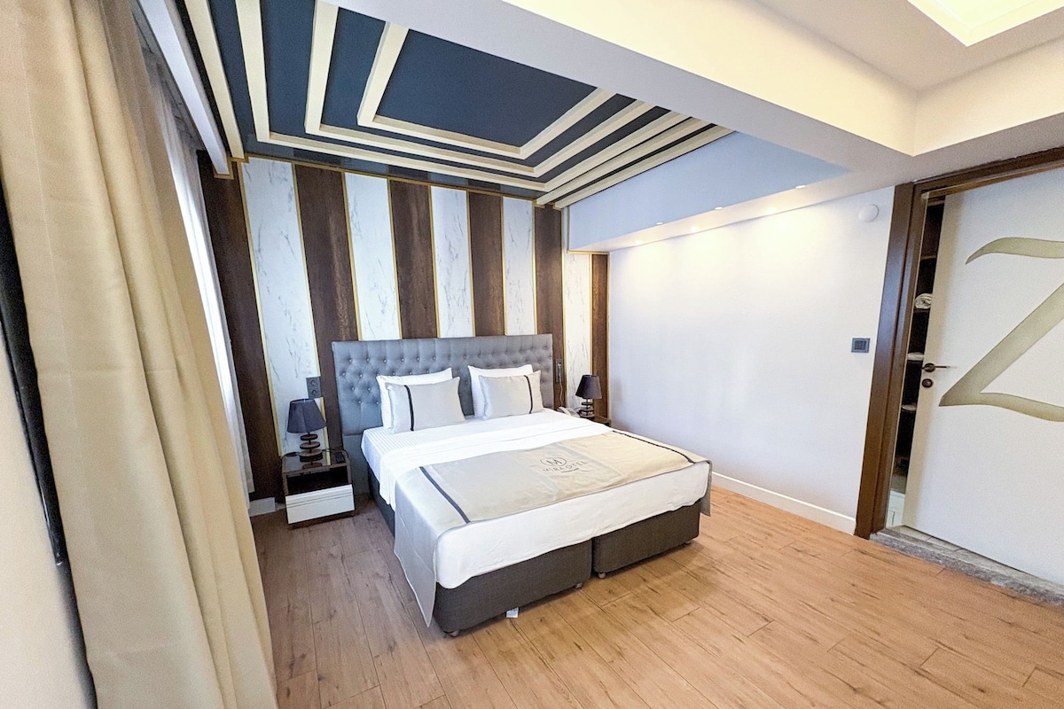 Un dormitorio moderno con una cama grande, una mesita de noche y un armario.