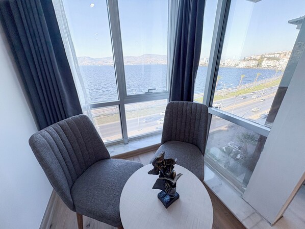 Standard Sea View | Living area - Mira Hotel Küçükyalı (Izmir)