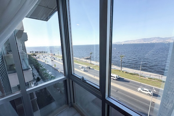 Deluxe Sea View | Free WiFi