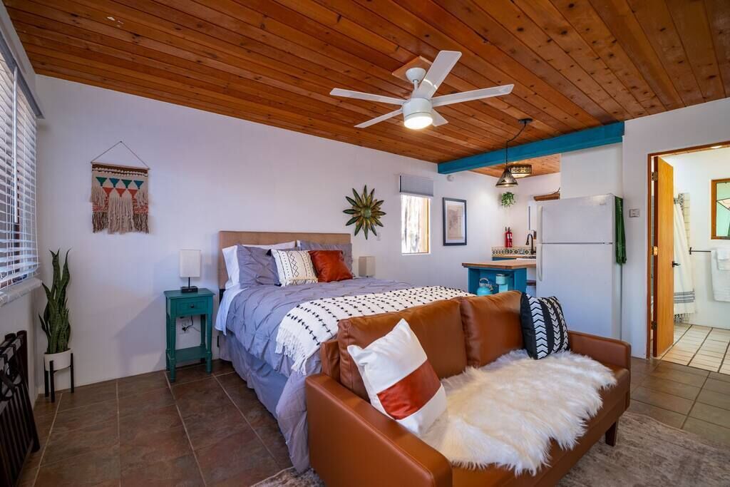 Casita Gomez- Patio | Studio | Railyard District