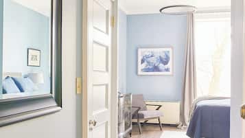 Standard Queen | 1 ห้องนอน, ห้องพักตกแต่งอย่างมีเอกลักษณ์, ตกแต่งพิเศษโดยเฉพาะ, โต๊ะทำงาน