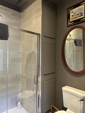 Bathtub, hair dryer, towels