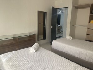 3 bedrooms, in-room safe, desk, iron/ironing board