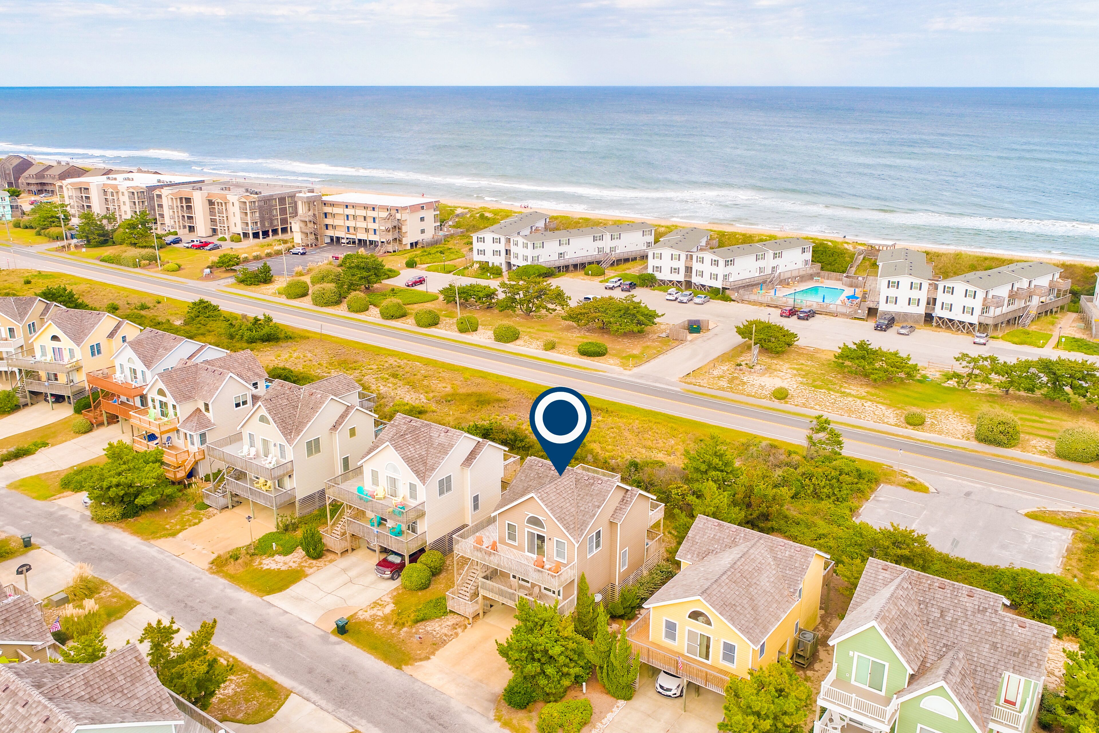 Oceanfront gem - views, hot tub, decks, outdoor shower, sandy backyard & W/D