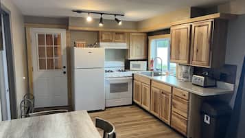 冰箱、微波炉、烤箱、炉灶