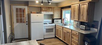 Charming Waterfront Cottage on Mullett Lake