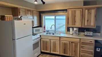 冰箱、微波炉、烤箱、炉灶