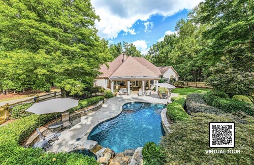 LUX Resort Like Villa • Heated Pool • Hot Tub • Games