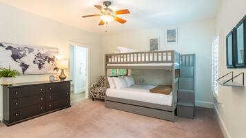 6 makuuhuonetta, työpöytä, silitysrauta/-lauta, ilmainen Wi-Fi