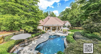 LUX Resort Like Villa • Heated Pool • Hot Tub • Games