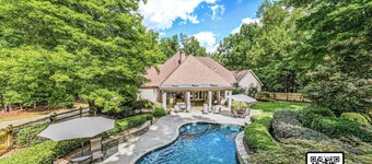 LUX Resort Like Villa • Heated Pool • Hot Tub • Games