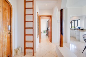 Interior - Ocean-view condo with pool, full kitchen, AC & balcony - central location (Tamarindo)