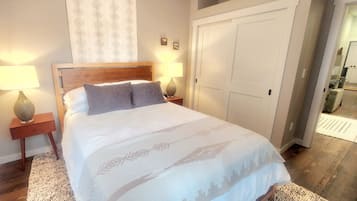 1 habitación, tabla de planchar con plancha, wifi gratis y ropa de cama