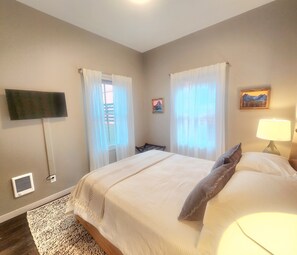 2 bedrooms, iron/ironing board, free WiFi, bed sheets - Downtown Whitefish awaits you at Central Ave Suite, Modern luxury. (Whitefish)