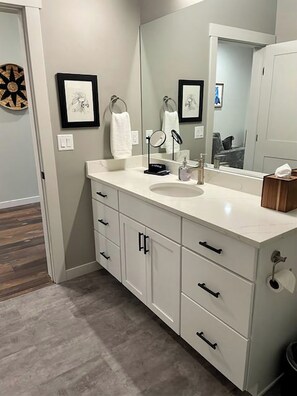 Shower, hair dryer, towels, soap - Downtown Whitefish awaits you at Central Ave Suite, Modern luxury. (Whitefish)