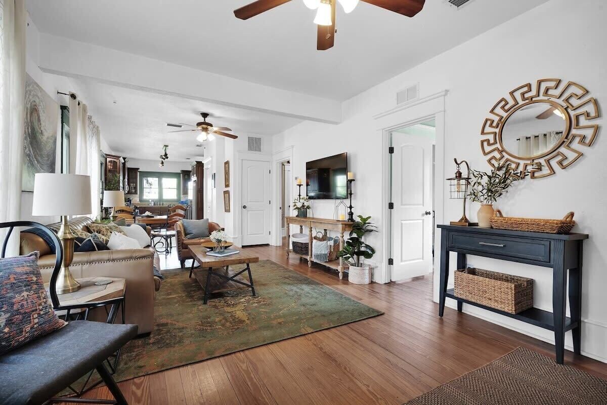 Tranquil Avondale Home, Walkable to Food & Shops!