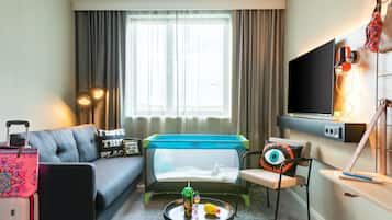 Familienzimmer, 1 Queen-Bett und Schlafsofa | Allergikerbettwaren, Schreibtisch, laptopgeeigneter Arbeitsplatz