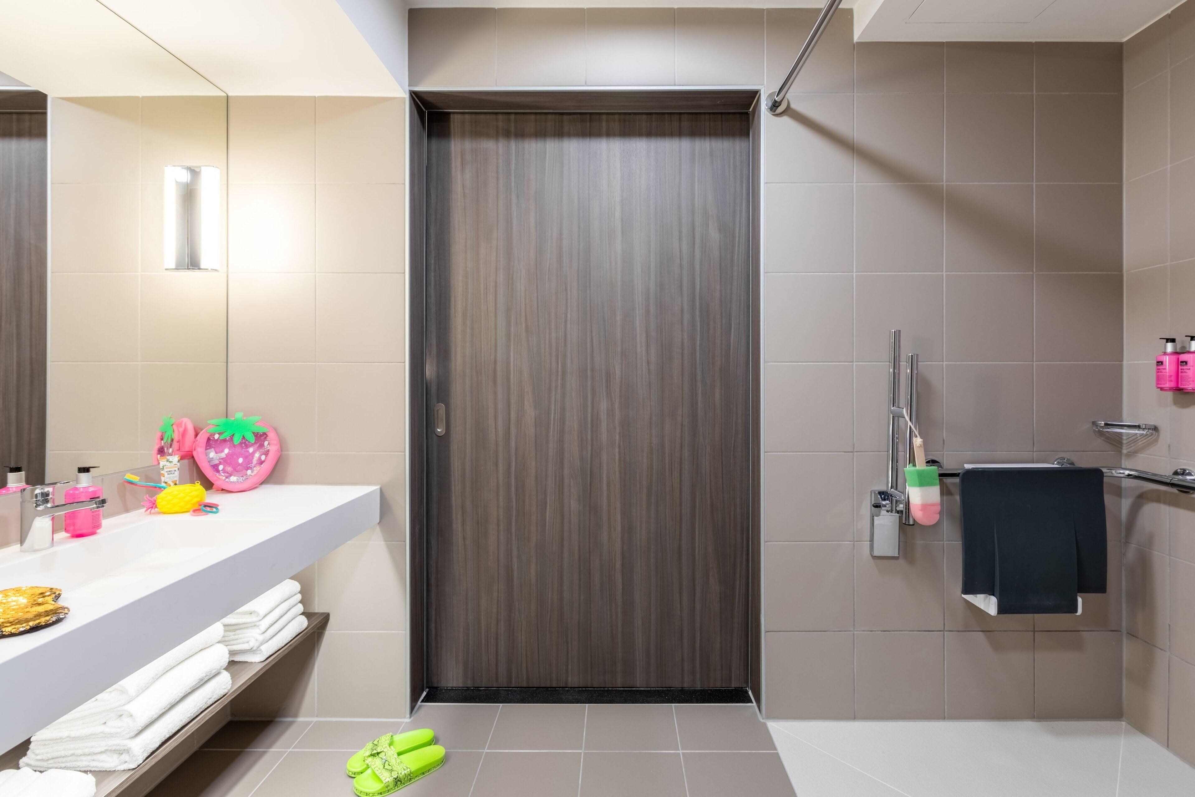 family room, 1 queen bed with sofa bed, non smoking | bathroom | shower, hair dryer, slippers, towels