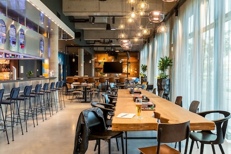 Property amenity. Moxy Berlin Airport