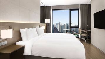 Premier Room, 1 King Bed, Non Smoking, Park View | 1 bedroom, premium bedding, individually furnished, laptop workspace