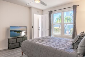 3 bedrooms, desk, iron/ironing board, free WiFi