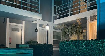 Beach Townhouse-6 beds 2 Bath 1/2 Block to Beach Park-Garage-Spa-Dog Friendly-AC