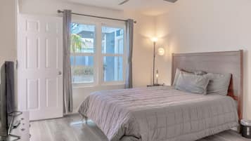 3 bedrooms, desk, iron/ironing board, free WiFi