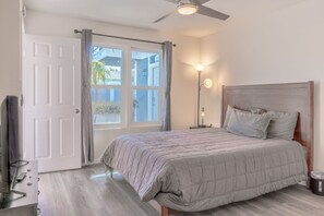 3 bedrooms, desk, iron/ironing board, free WiFi