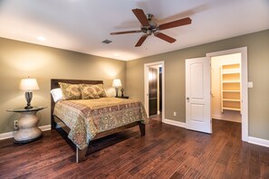 6 bedrooms, iron/ironing board, free WiFi, bed sheets