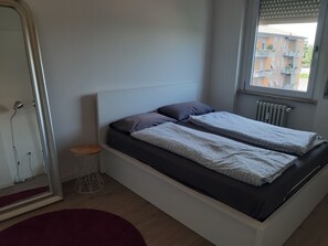 2 habitaciones, tabla de planchar con plancha y wifi gratis 