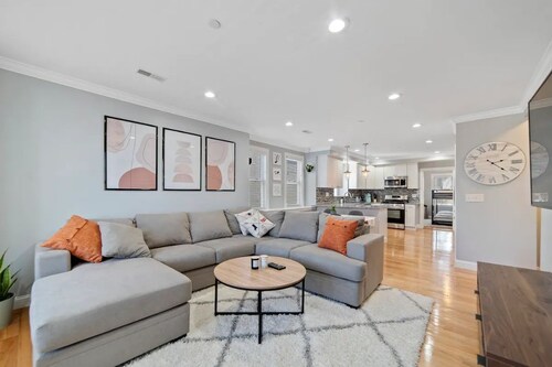 Modern/Luxury | Steps from Zoo & Golf Course